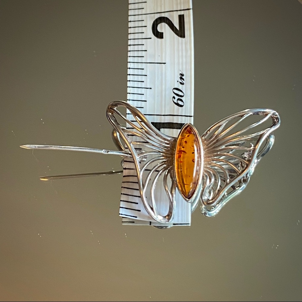 amber stone, set in a sterling silver butterfly pin, with secured clasp. - Picture 4 of 10